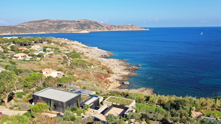 Villa de luxe à CORSE, composée de 6 chambres, pour une surface habitable de  m².