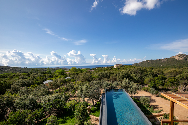 Villa de luxe à CORSE, composée de 6 chambres, pour une surface habitable de 300 m².