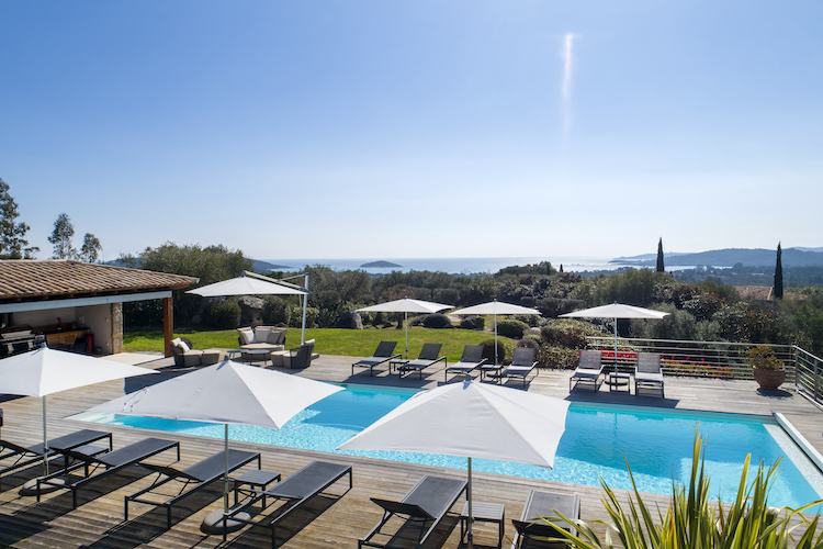 Villa de luxe à CORSE, composée de 8 chambres, pour une surface habitable de 650 m².