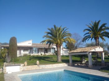 Villa de luxe à Tourrettes sur Loup - Saint Paul de Vence, composée de 6 chambres, pour une surface habitable de  m².