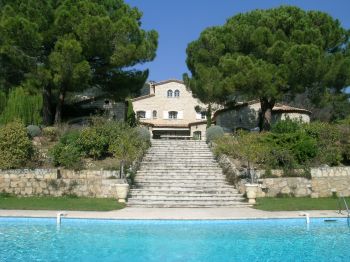 Villa for rent in Cannes - Super Cannes with 5 bedrooms, in  sqm of living area.