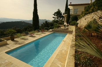 Villa for rent in Cap Ferrat - Villefranche with 4 bedrooms, in  sqm of living area.