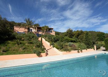 Villa de luxe à Saint Tropez, composée de 4 chambres, pour une surface habitable de  m².