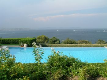 Villa for rent in St Tropez with 5 bedrooms, in  sqm of living area.