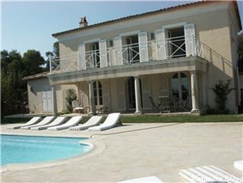 Villa de luxe à Saint Tropez, composée de 7 chambres, pour une surface habitable de  m².