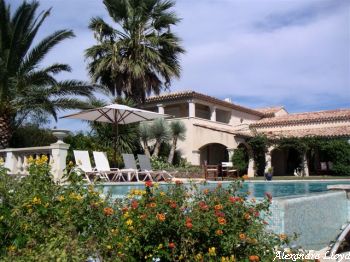 Villa for rent in St Tropez with 5 bedrooms, in 300 sqm of living area.