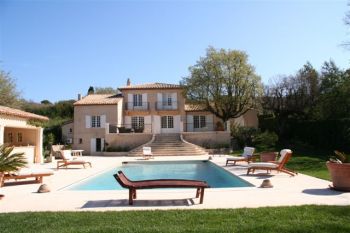 Villa for rent in St Tropez with 5 bedrooms, in  sqm of living area.
