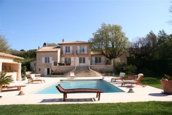 Villa de luxe à Saint Tropez, composée de 5 chambres, pour une surface habitable de  m².