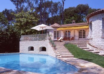Villa for rent in Cannes - Super Cannes with 5 bedrooms, in  sqm of living area.