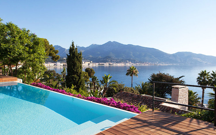 Villa for rent in Roquebrune Cap-Martin with 5 bedrooms, in 350 sqm of living area.