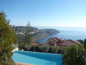 Villa for rent in Roquebrune Cap-Martin with 5 bedrooms, in  sqm of living area.