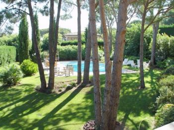 Villa for rent in St Tropez with 4 bedrooms, in  sqm of living area.