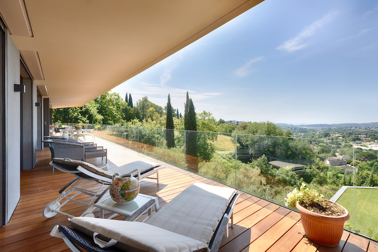 Apartment for rent in Tourrettes sur Loup - St Paul de Vence with 4 bedrooms, in 220 sqm of living area.