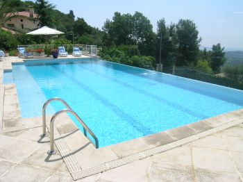 Villa de luxe à Tourrettes sur Loup - Saint Paul de Vence, composée de 3 chambres, pour une surface habitable de 350 m².