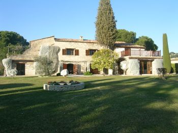 Villa for rent in Tourrettes sur Loup - St Paul de Vence with 7 bedrooms, in  sqm of living area.