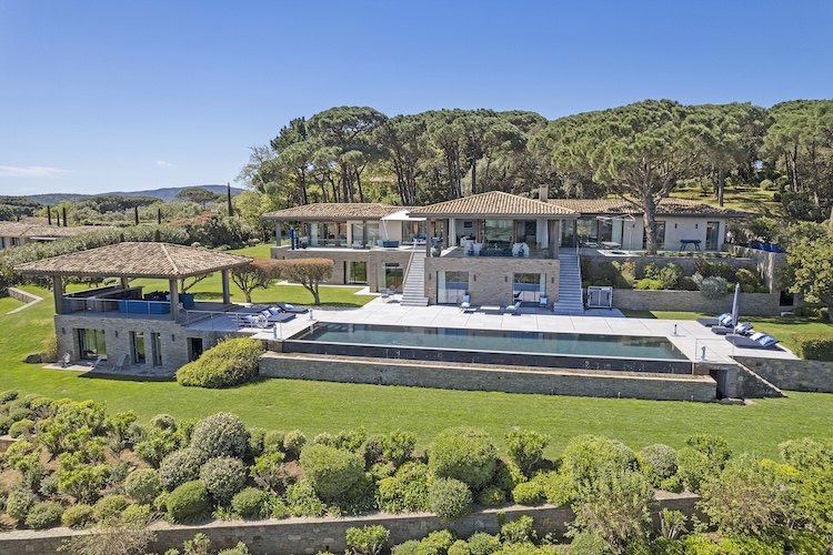 Villa de luxe à Saint Tropez, composée de 9 chambres, pour une surface habitable de 675 m².