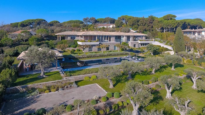 Villa de luxe à Saint Tropez, composée de 9 chambres, pour une surface habitable de  m².