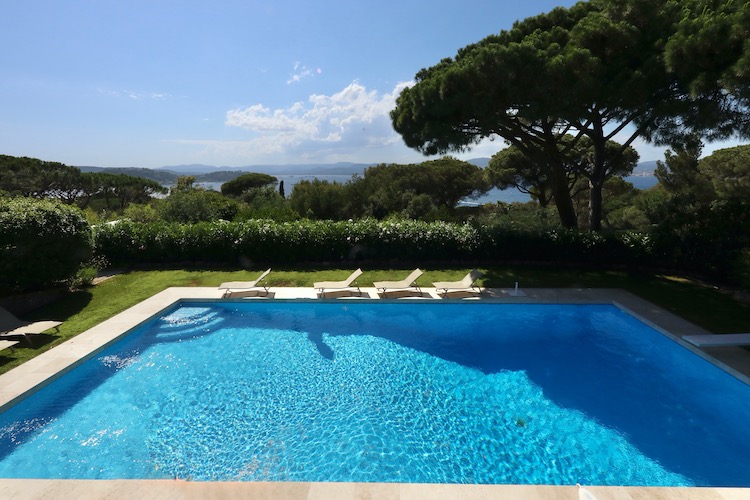 Villa de luxe à Saint Tropez, composée de 6 chambres, pour une surface habitable de  m².