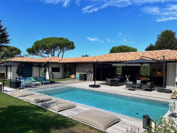 Villa for rent in St Tropez with 4 bedrooms, in 300 sqm of living area.