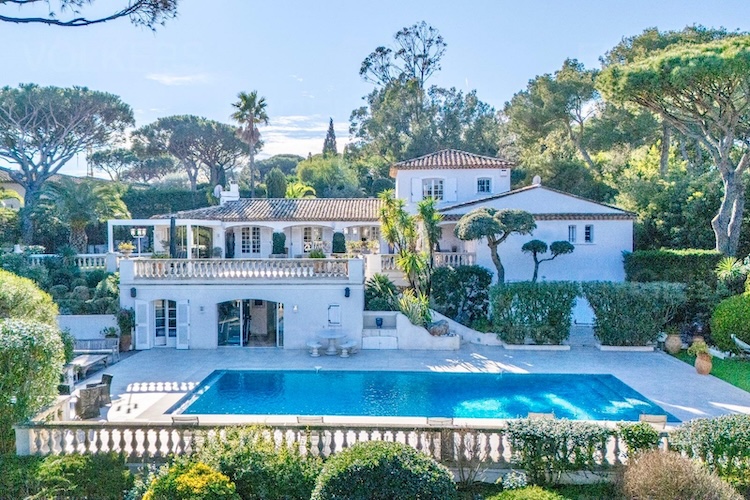 Villa for rent in St Tropez with 6 bedrooms, in  sqm of living area.