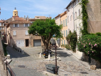 Villa de luxe à Saint Tropez, composée de 2 chambres, pour une surface habitable de  m².