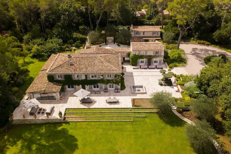 Villa de luxe à Mougins - Valbonne, composée de 9 chambres, pour une surface habitable de 950 m².