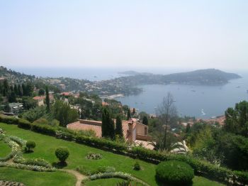 Apartment for rent in Cap Ferrat - Villefranche with 2 bedrooms, in 87 sqm of living area.