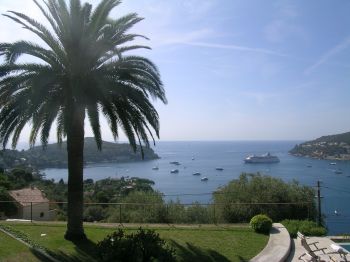 Villa for rent in Cap Ferrat - Villefranche with 5 bedrooms, in 700 sqm of living area.