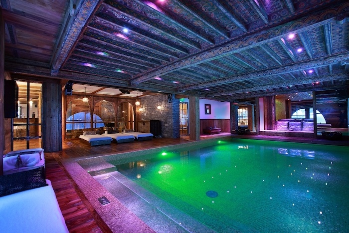 Chalet de luxe à Val d'Isere, composée de 6 chambres, pour une surface habitable de 700 m².