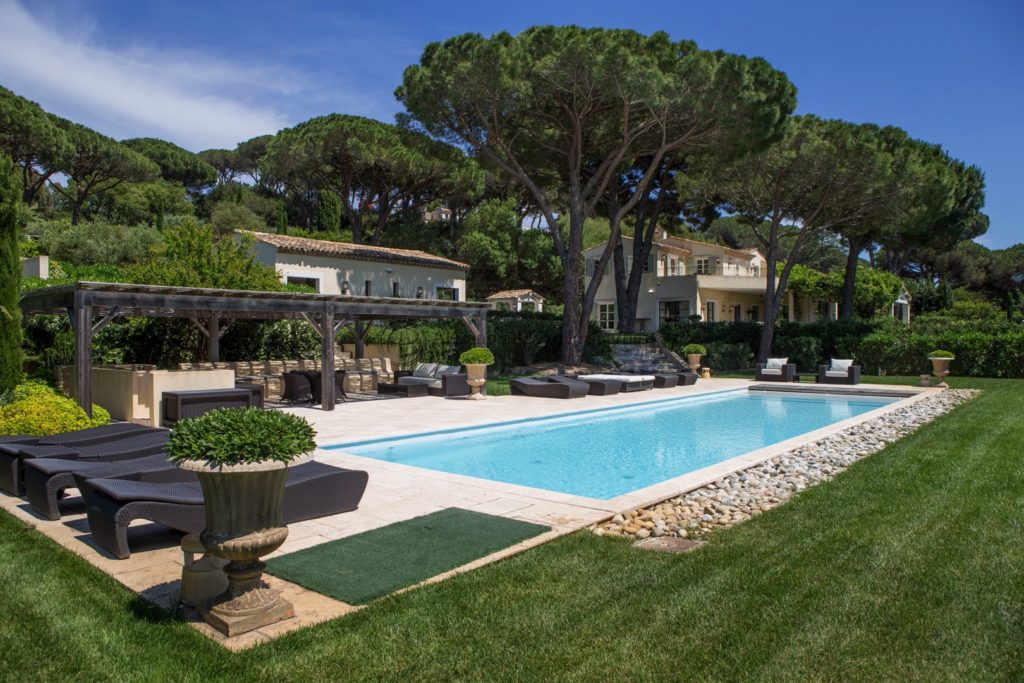 Néo-Provencale Villa in Les Parcs de Saint Tropez