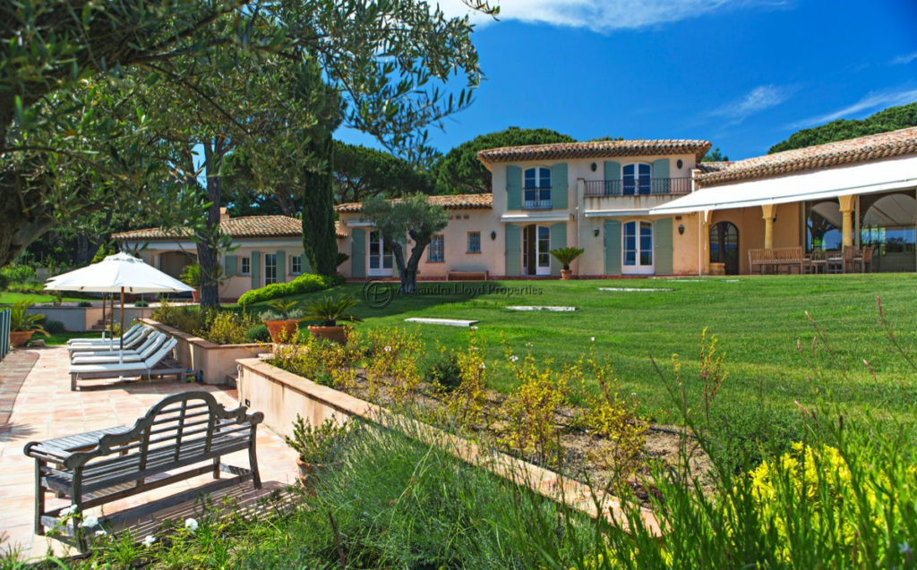 Provencal Villa in Les Parcs de Saint Tropez