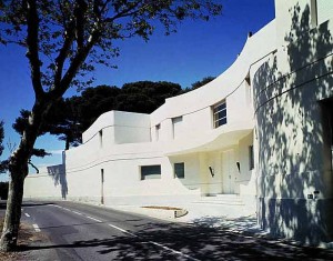 Villa Aujourd'hui from the road