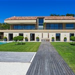 Modern villa for rent close to the beach in Saint Tropez