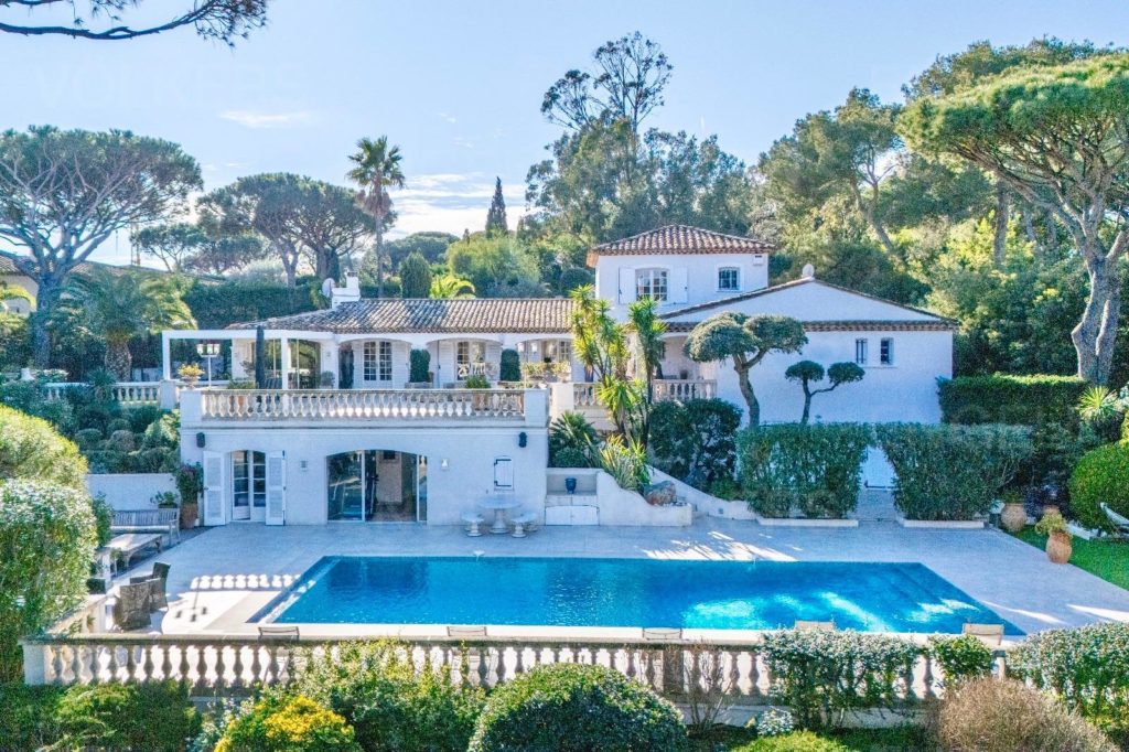 Villa for rent located in the Domaine des Moulins