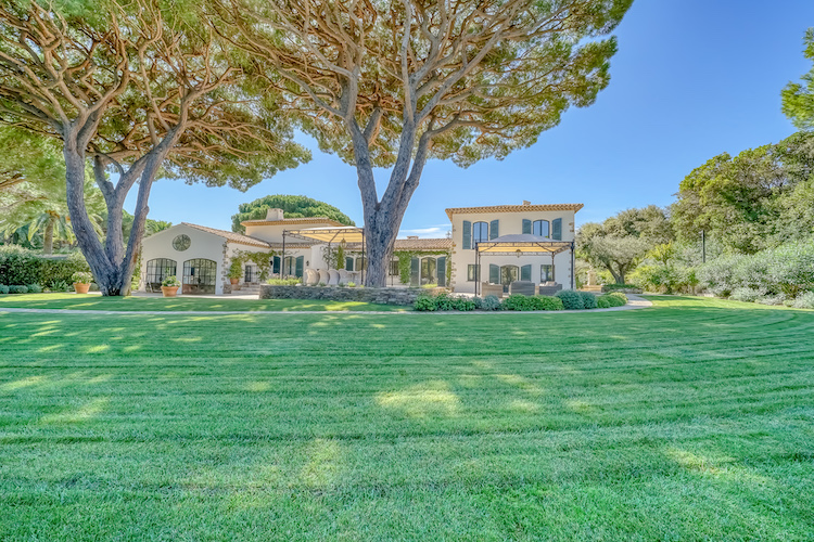 Villa de luxe à Saint Tropez, composée de 7 chambres, pour une surface habitable de 455 m².